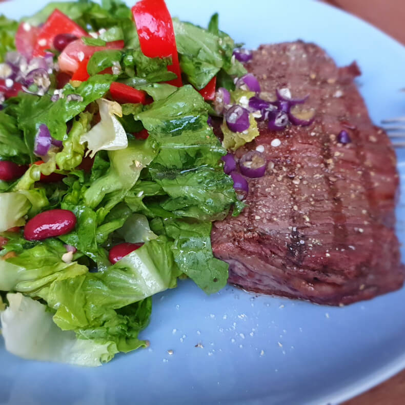 Entrecote mit gemischtem Salat